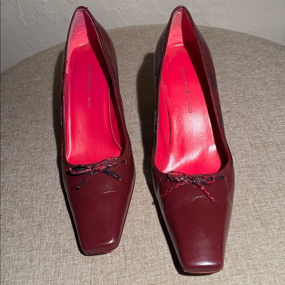Bandolino Deep Burgundy Square Toe 2 1/2” Heels with Bow Accent Worn Once 10M